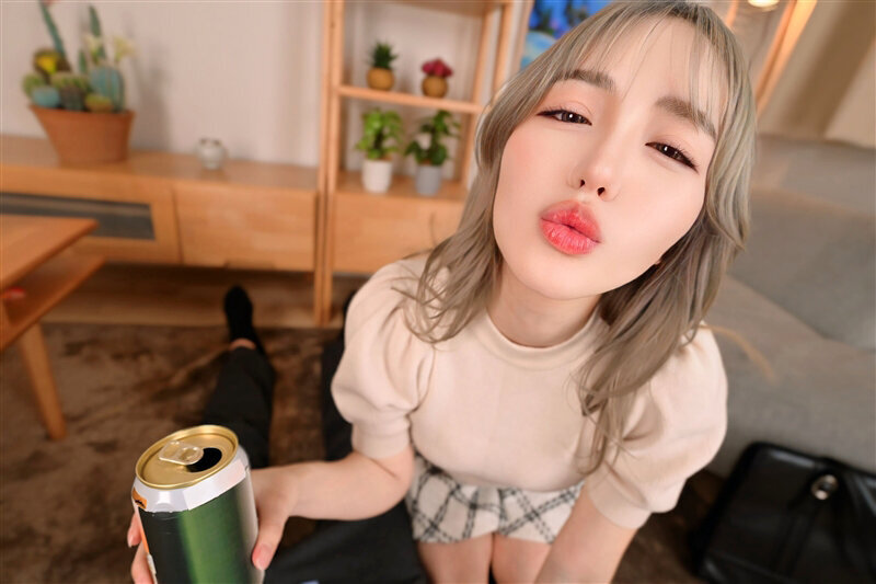 【VR】【8K】飲んだらキス魔ってマジ！？超厳しい女上司がベロチュウ逆お持ち帰り接吻淫交 身体中ふやける程に舐めつくされてザーメンをとことん奪われてしまったボク…。 百永さりな