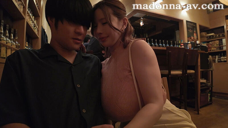 私の胸、大きすぎてゴメンね こんな場所なのに、Mカップ密着！！勃起を誘う痴女中出しデート 叶愛