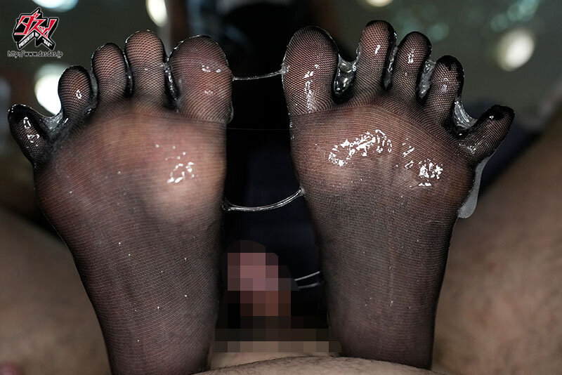 男をダメにする美脚堪能。甘すぎる極上足フェティスイートルーム。蒸れパンスト神聖おみ足でペニス挟撃コキシコぎゅむゥの極ズリ射精焦らし。 倉本すみれ