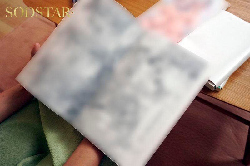 地味眼鏡な事務の後輩はむっつり痴女 遊びで1回ヤったら豹変しエロマンガで蓄えていたテクで何度も射精させられた 星乃莉子