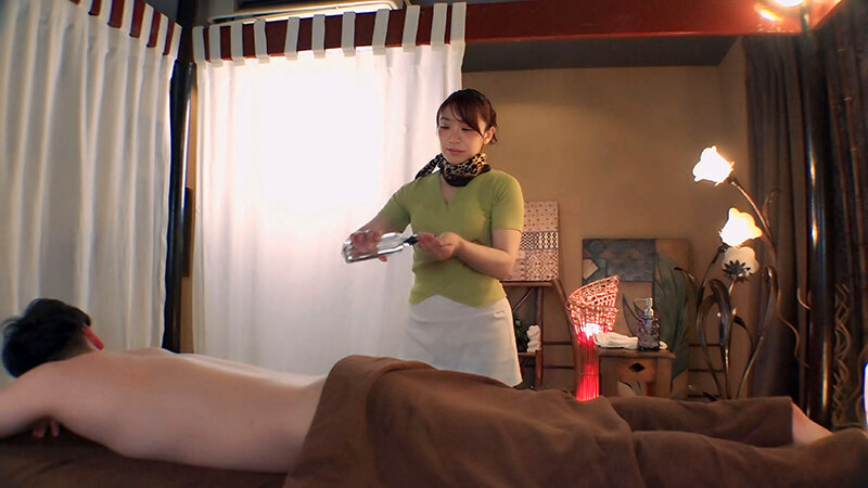 悶絶必至の密着熟女エステ 李梨さん