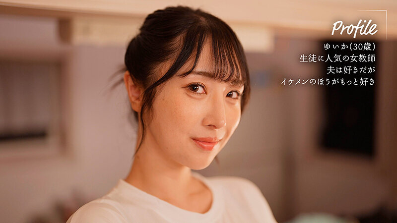 旦那が寝ているPM23:00 夜な夜な教え子（M男君）を連れ込み性処理に付き合わせ優しく骨抜きするスゴテク巨乳女教師 小野坂ゆいか