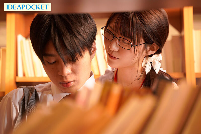 毎朝電車の端の席で読書をしている清楚美人お姉さんがM男を痴女って弄ぶ特殊性癖の持ち主だったなんて… 愛才りあ