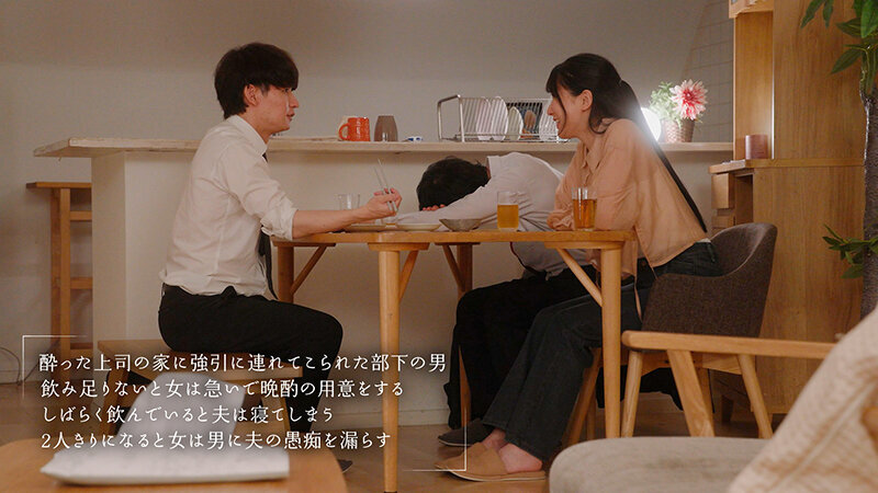 夫が近くで寝てるからコッソリとトロけるまで耳をチンポみたいに舐める‘ミミラチオ’で聴覚から発情させる美人妻 宮西ひかる