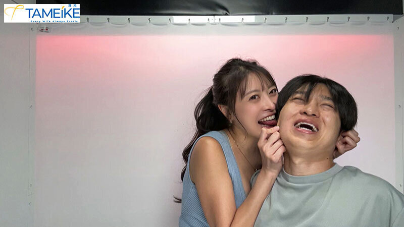 ここ、外なのに…。小悪魔お姉さんに囁き誘惑で無理やり勃たされ、チ○ポバカになるまで何度も何度も寸止めされてから、人生最高の射精を味合わされる悶絶寸止めデート 潤うるる