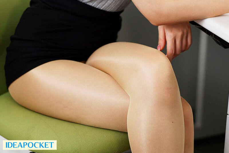 パンストフェチを買われストッキング開発部に配属 好きすぎて勃起し集中できない僕を教育係の先輩がパンスト美脚で抜いてくれる 古乃ほの