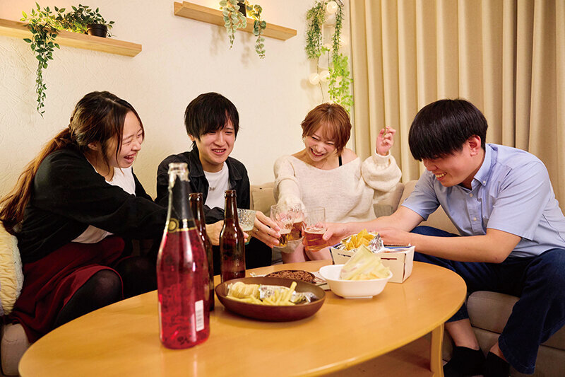 あの日、出逢ったヤリマンビッチに超絶グラインド騎乗位からパイパン顔騎のPtoCで夜が明けるまで痴女られた 弥生みづき