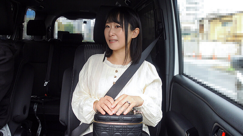 趣味の乗馬が大好きな上流セレブ人妻 乗馬で鍛えた激しすぎる騎乗位テクで男を翻弄するヤリマン熟女