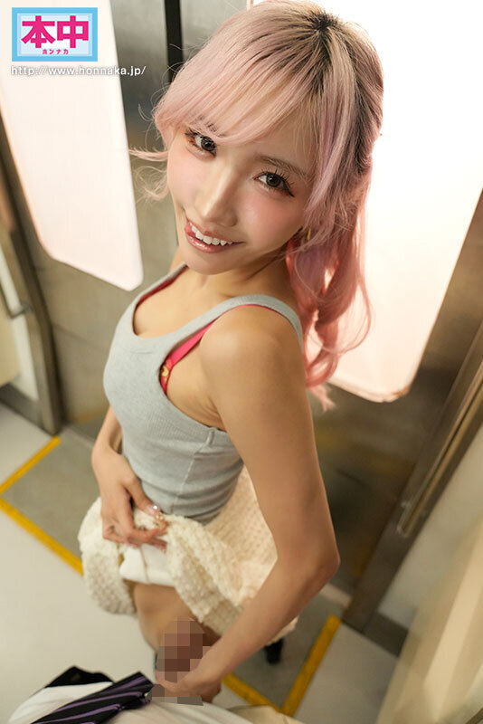 出没！逆痴●ギャル 気弱そうな男の股間をむぎゅっと握ってナマ挿入を誘惑する痴女のいる痴●電車 春陽モカ