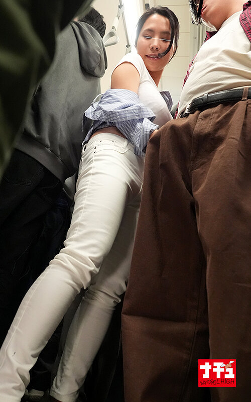 M男開発電車3 ポケット手コキで着衣内射精させる責め好きお姉さん