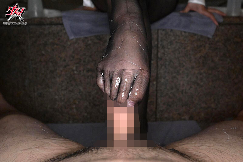 男をダメにする美脚堪能。蒸れパンスト神聖おみ足でペニス挟撃コキシコぎゅむゥの極ズリ射精焦らし。甘すぎる極上足フェティスイートルーム。 姫咲はな