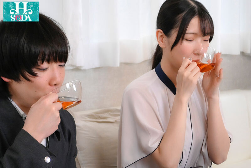 マジックミラーNTRエステ 隣で美乳スレンダーな彼女が寝取られているのに、僕は巨乳お姉さんの凄テクに抗えず、生中セックスしてしまった。 竹内有紀 宮西ひかる