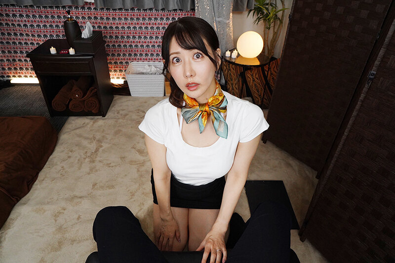 【VR】エステに行ったら隣の奥さんが担当セラピスト！乳首を服上から責めたら感じまくり「ちんぽ先だけ貸して」とか言って奥まで生挿入！ 若菜れいか 【8K】