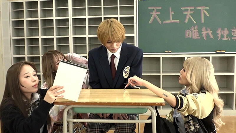 「ほら、うちらにケツ穴掘られて女の子みたいにイっちゃいなよw」ヤンキービッチ女子●生たちが入学早々目を付けたかわいい童貞男子のアナルを強●メスイキ開発