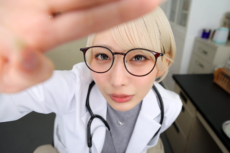 【VR】薬学部の准教授に風邪の新薬を投与されると…なぜか勃起がとまらない！？ 何度抜いてもガン立ち状態の僕に謝罪と射精を繰り返すザー汁まみれ治験。 弥生みづき